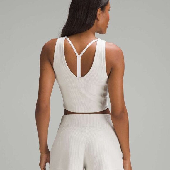 🍋 LULULEMON SOFTSTREME SET (Cropped Tank size 6 + High Rise Short 2" size 8) - Picture 2 of 5